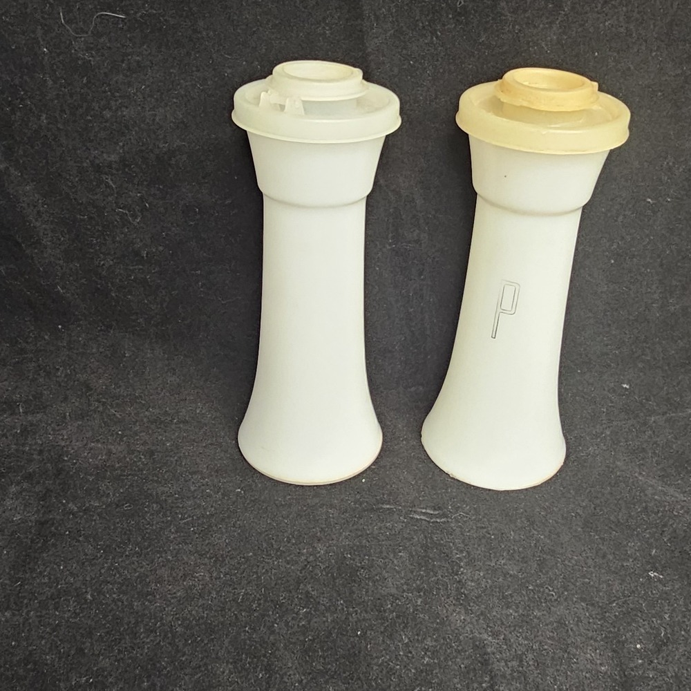 Vintage Tupperware Hourglass‎ Salt & Pepper Shakers Set